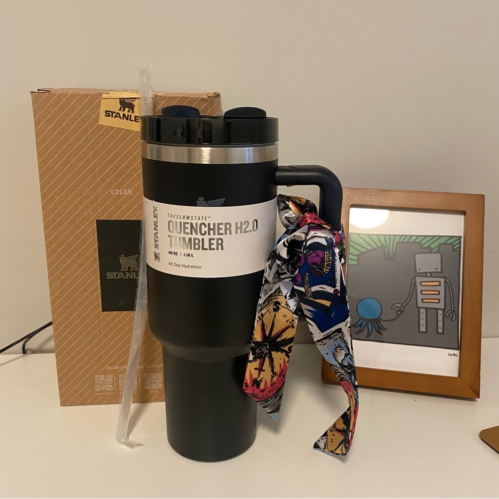 NIB Stanley Black Quencher H2.0 Tumbler40oz